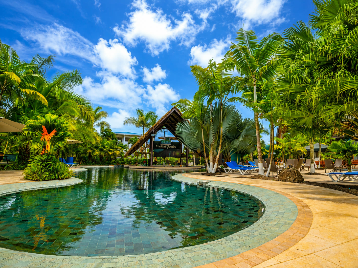 The tropical pool at Selva